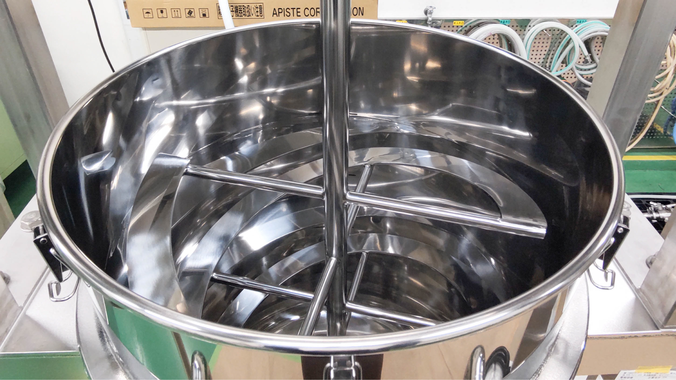 タンク内部の特注リボン翼