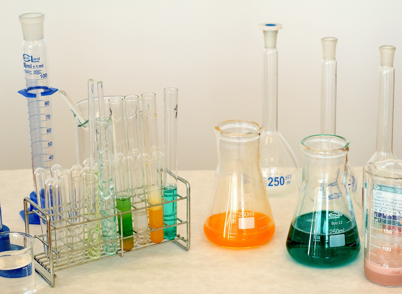 laboratory-1009178_1280