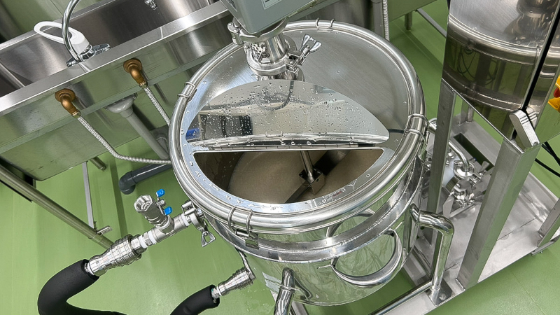 導入後：原料撹拌の様子