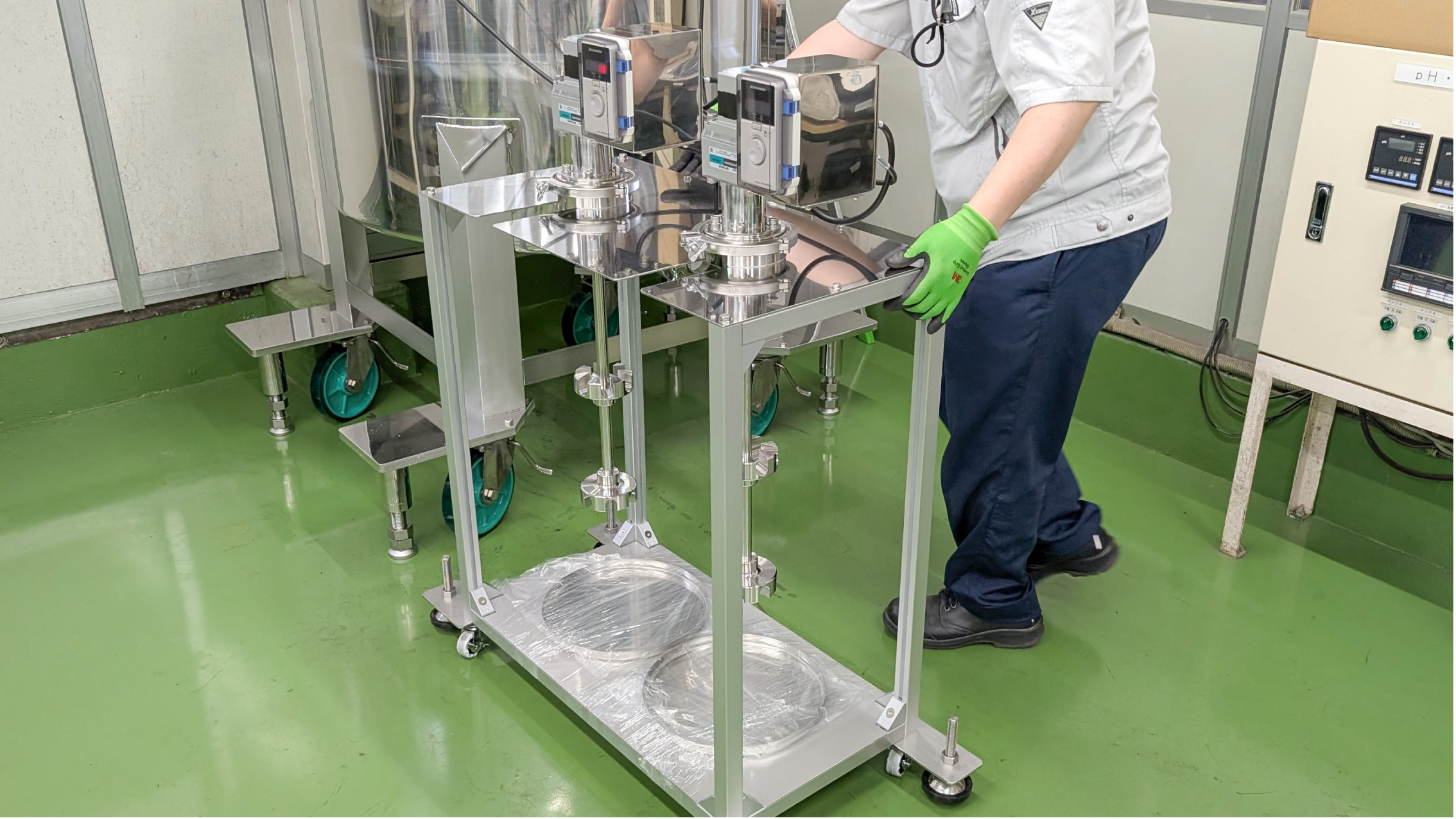撹拌機を載せる専用架台（撹拌機2基仕様）