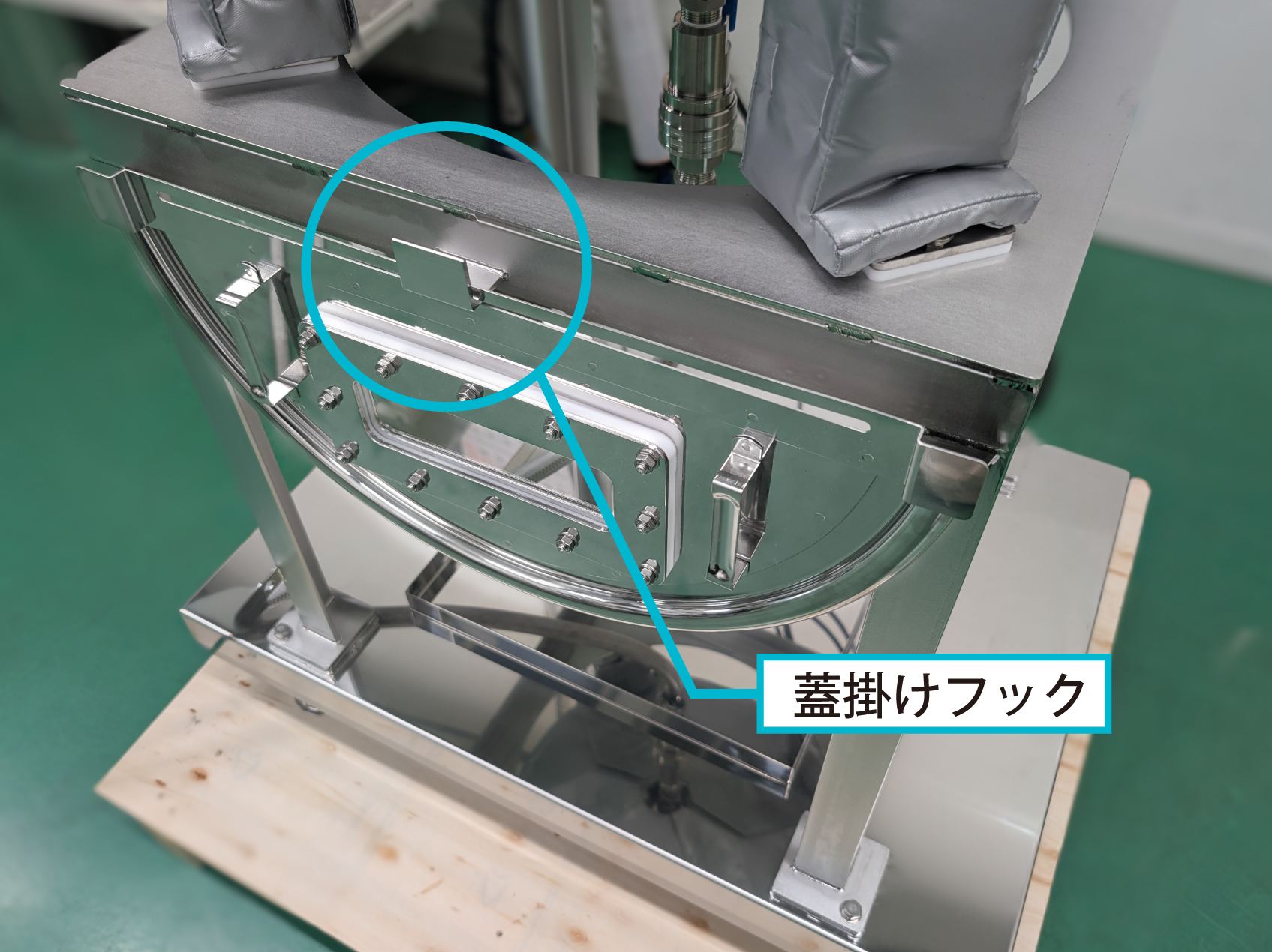 架台に引っ掛けて一時保管できる窓枠付き蓋