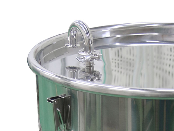 精製水供給用の水タンク【採用事例】: カスタマイズ事例