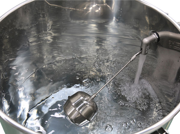 精製水供給用の水タンク【採用事例】: カスタマイズ事例