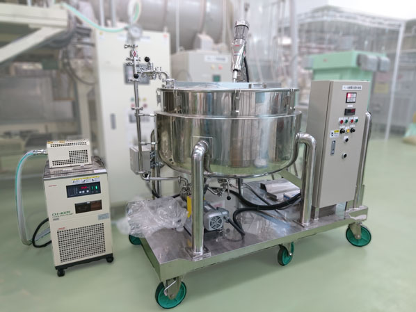 【特注事例】化学メーカー様 納入事例を公開しました：撹拌機座付鏡板型ジャケット容器