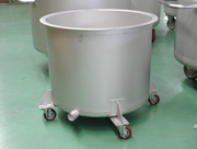 特注製品の紹介：原料調合用移動タンク