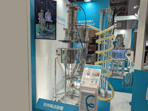 空気輸送機とホッパータンク