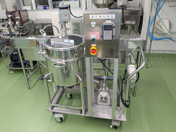 【お客様の声】スケールアップと工程一括管理を実現！
タンク × 撹拌 × ポンプ集約 ＋ チラー温調で連携スムーズに