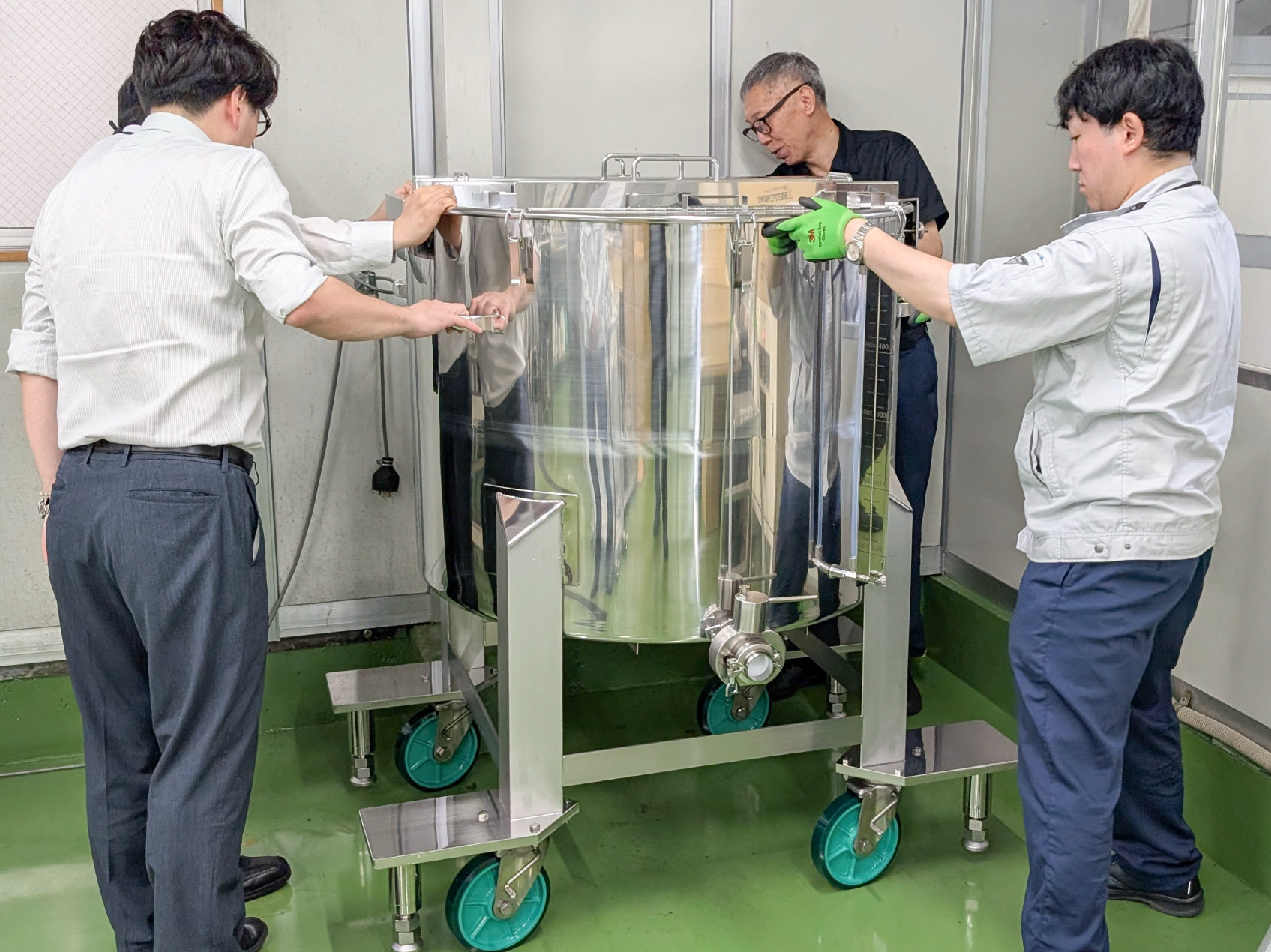 【導入事例】洗浄性を高める設備更新
樹脂タンクからステンレスタンクへ